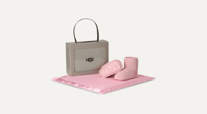Baby Classic und Kuscheltier