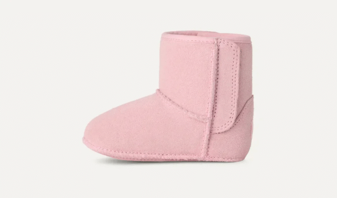 Baby Classic und Kuscheltier