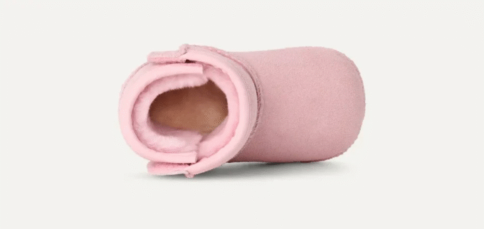 Baby Classic und Kuscheltier